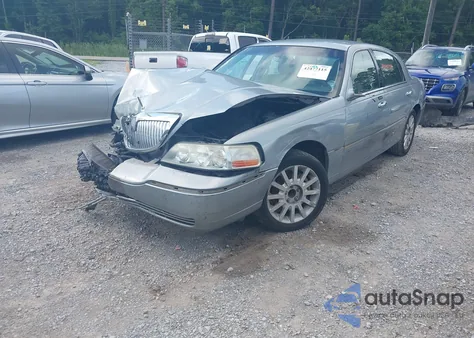 2006 Lincoln Town Car Signature z USA, uszkodzony, nr VIN 1LNHM81W06Y642488